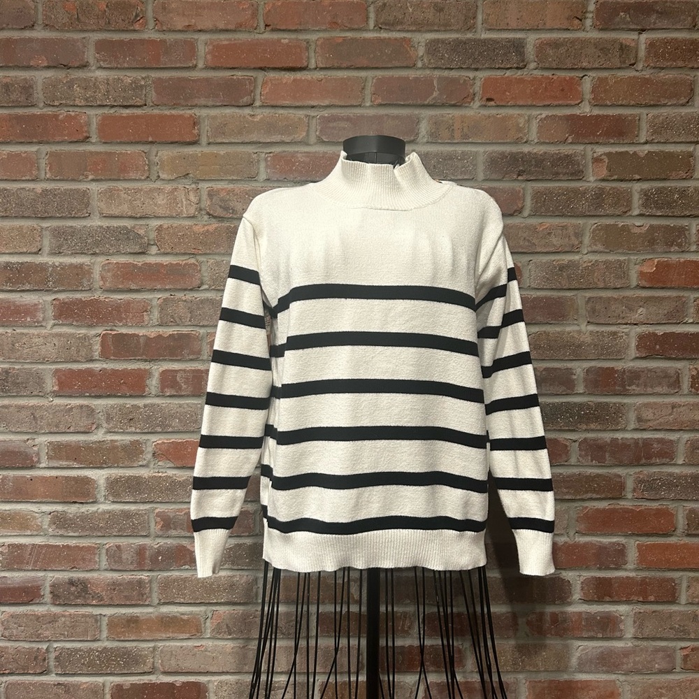 White With Black Stripes Long Sleeved Pullover Mock Turtleneck Size Large